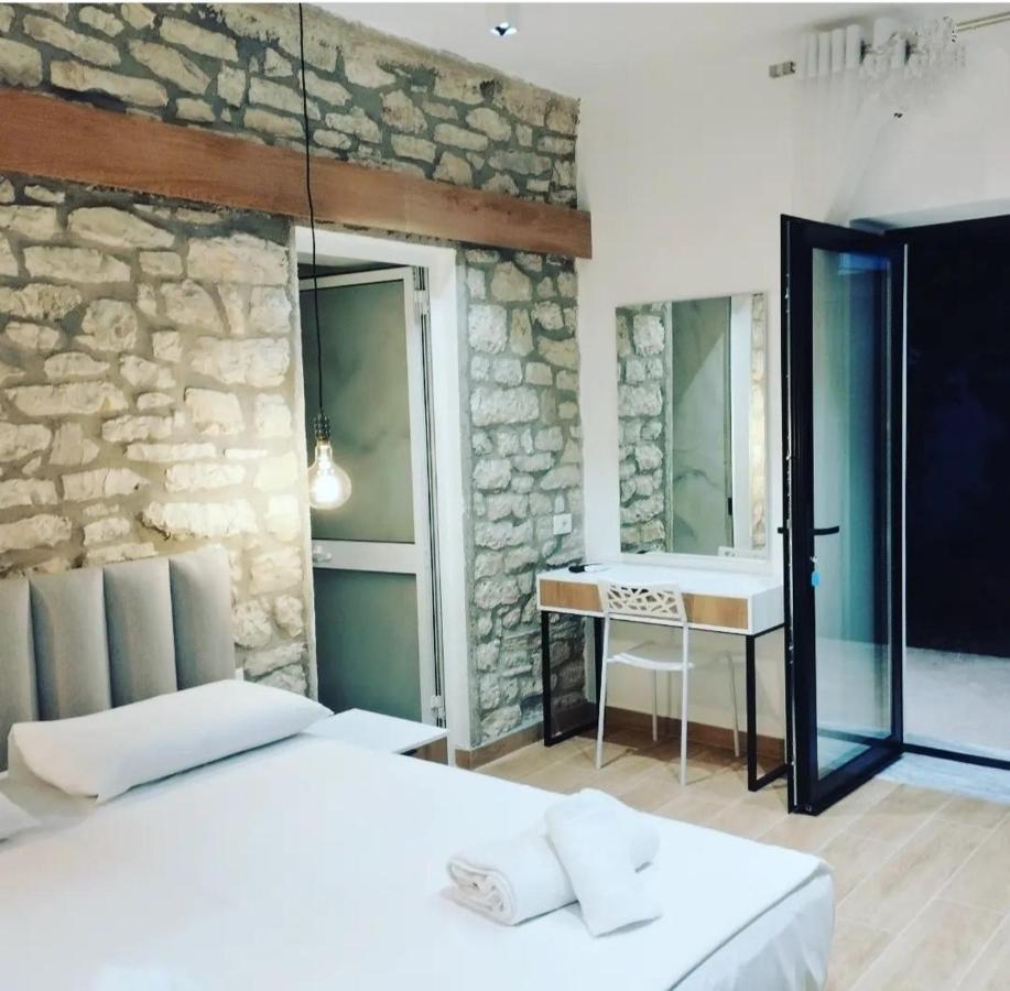 Comfort Guest Rooms Vila Hm Саранда Екстер'єр фото